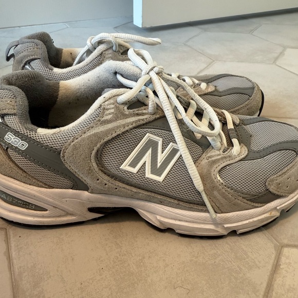 New Balance Sneakers  women size 7 - Picture 2 of 5